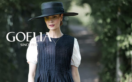 a lady in a black ruffle hem pleated vest and a black skirt two-piece set