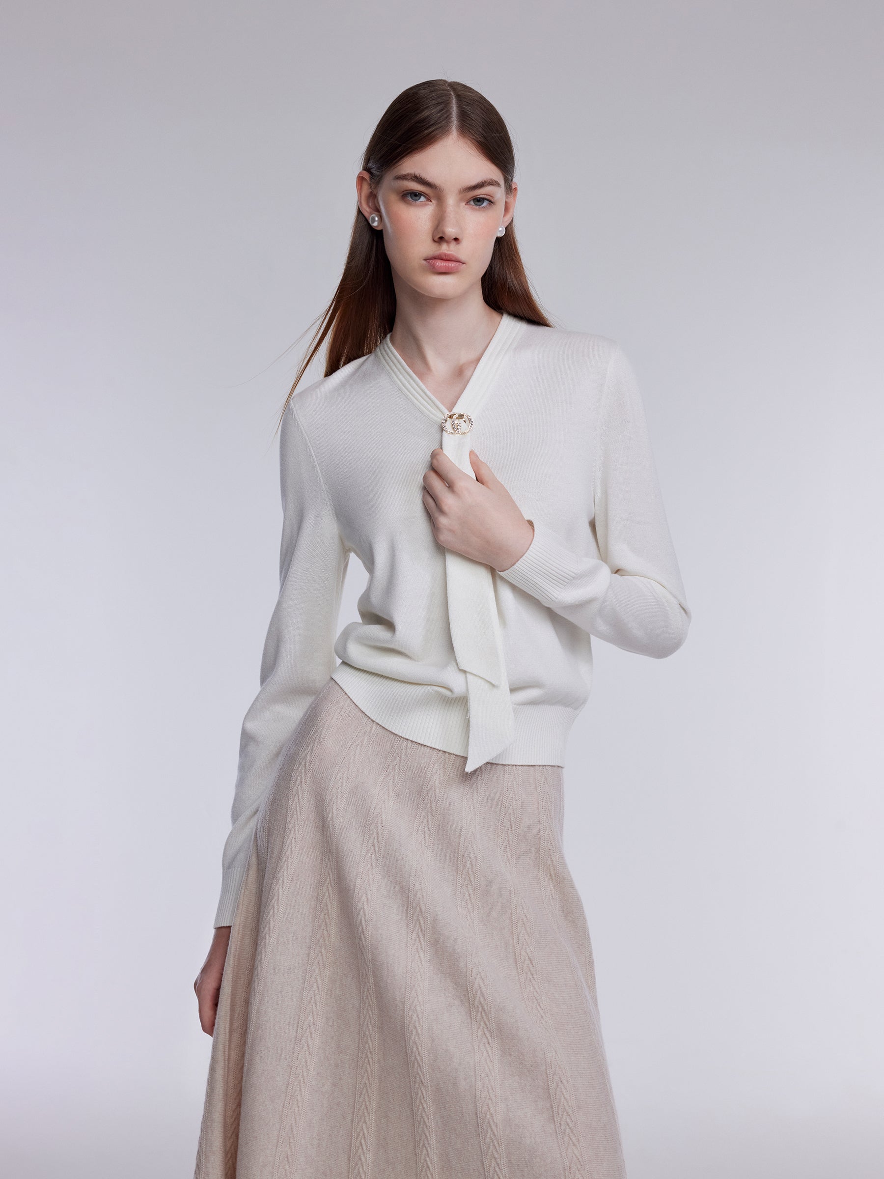 [Preview] Wool Blend Tie Neck Women Knit Top With GO Buckle GOELIA