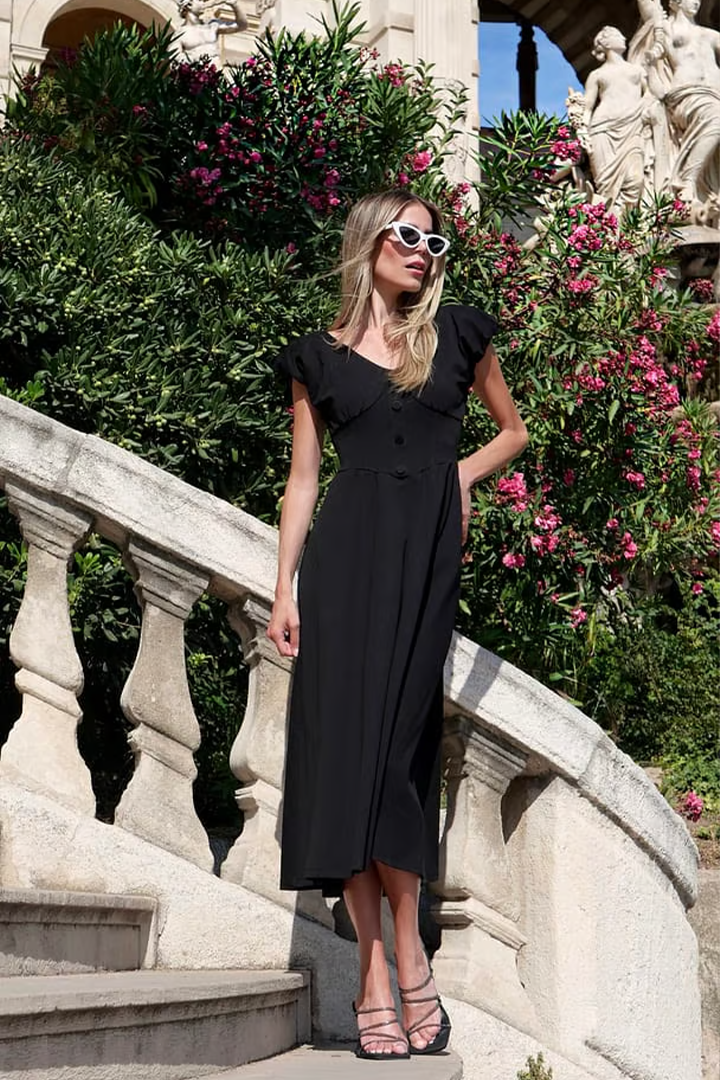 black dress for pear shape  Comment BLACK DRESS to shop  Definitely recommend saying yes to this  dress!  Quite possibly the most comfortable wedding guest dress or date  night outfit you could ever hope to