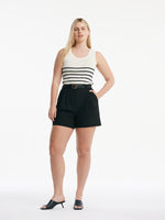 Black Loose A-Line Shorts With Belt GOELIA
