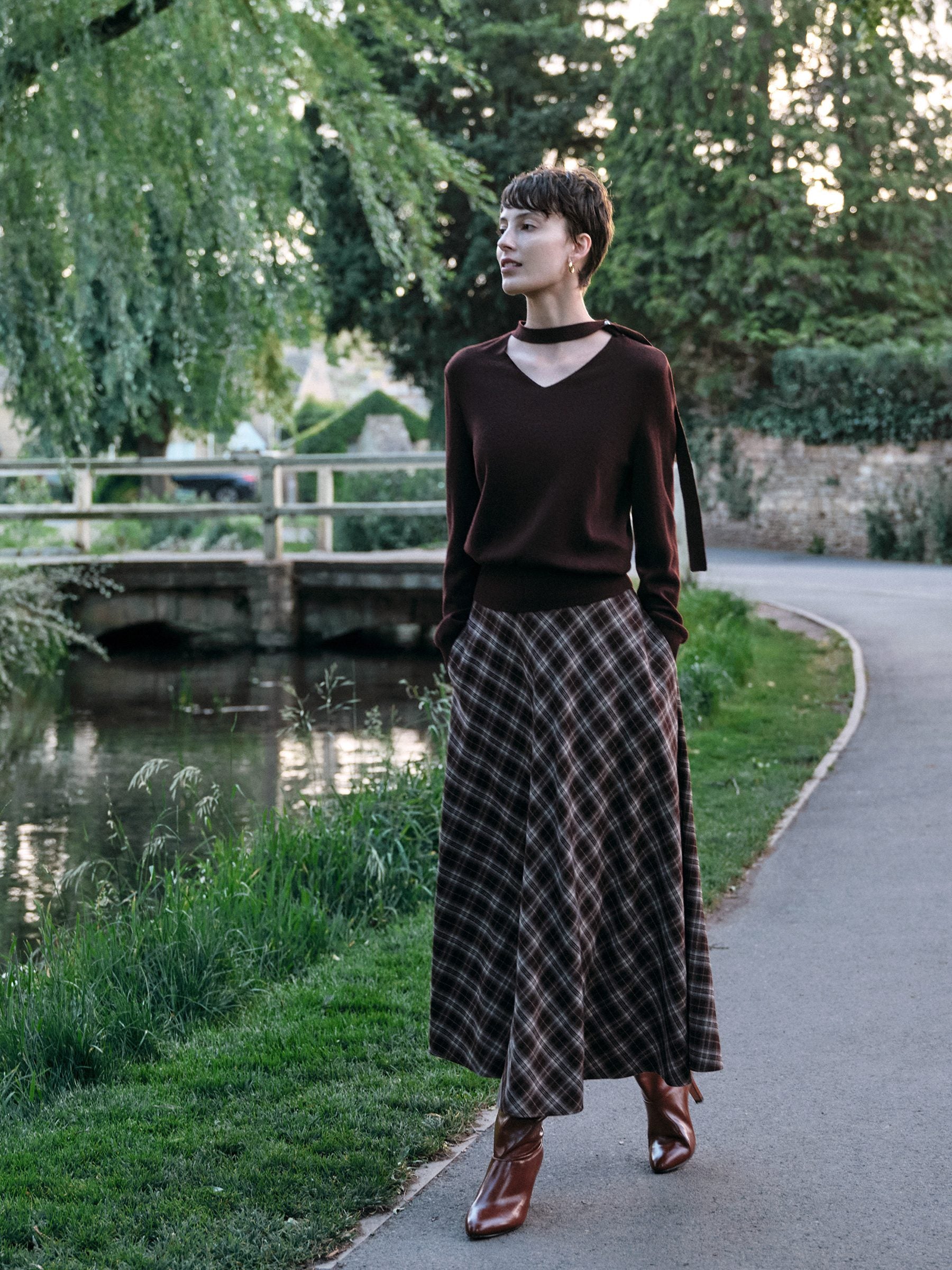 [Preview] V-Neck Knit Top And Plaid Skirt Two-Piece Set With Ribbon GOELIA