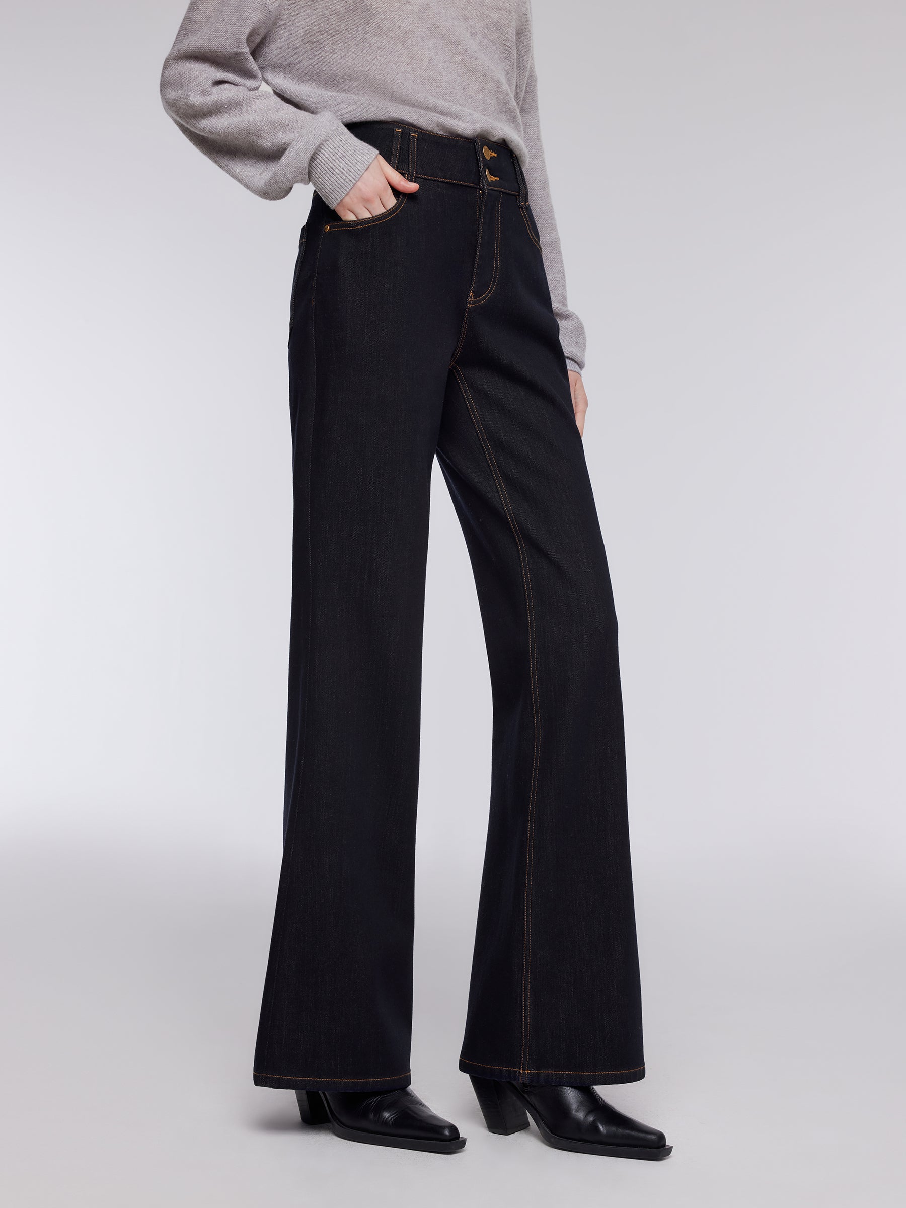 [Preview] Denim Fleece Lined Women High-Waisted Flared Jeans GOELIA