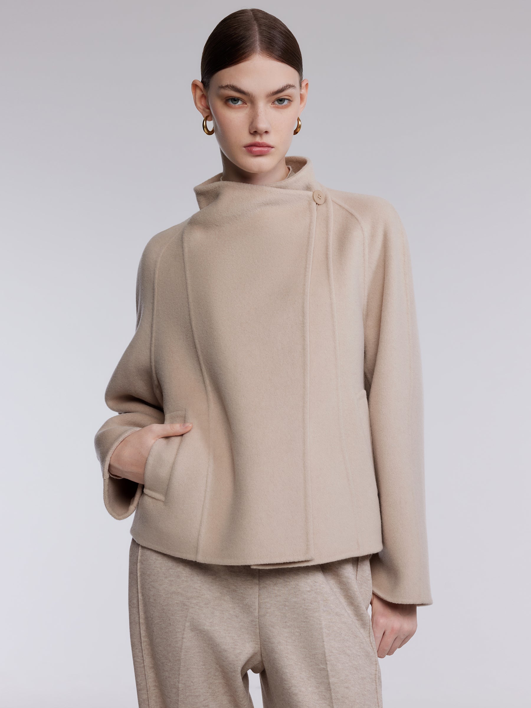 [Preview] Cashmere Wool Blend Asymmetrical Collar Women Short Coat GOELIA