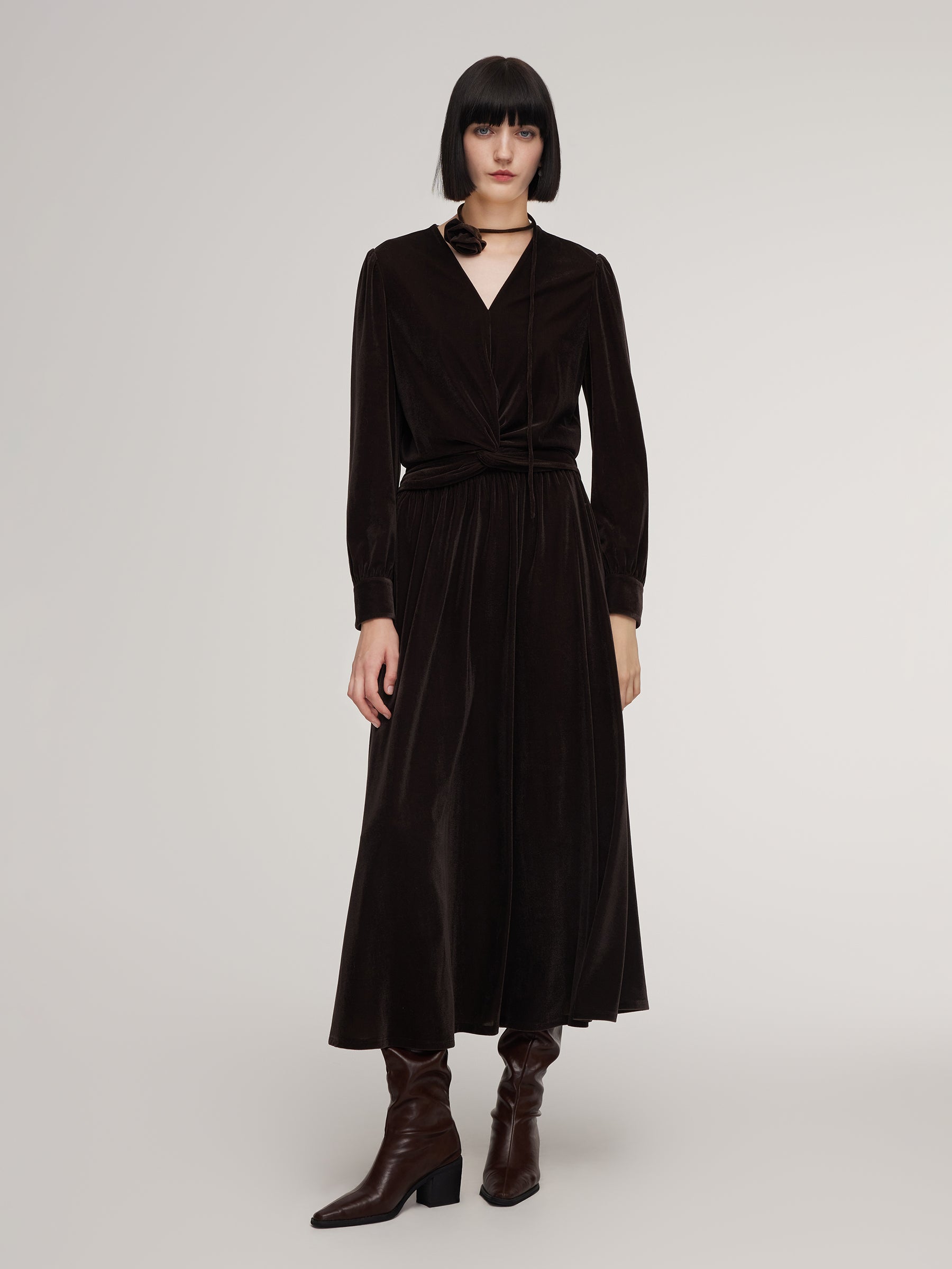 [Preview] Velvet Twist Front Knit Top And Skirt Two-Piece Set With Floral Choker GOELIA