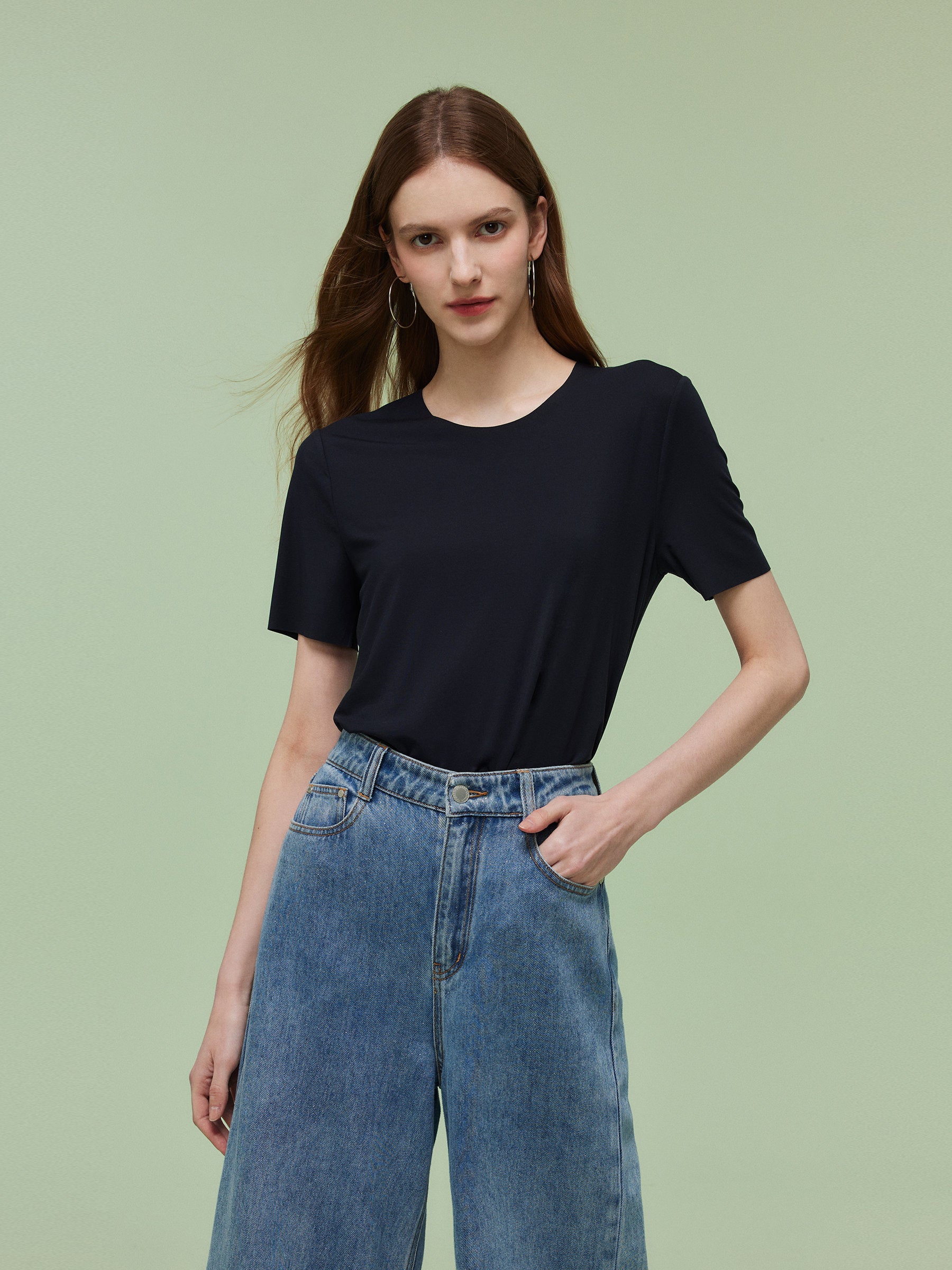Two-pack (Black & White) Modal Round Neck Unisex T-Shirt GOELIA