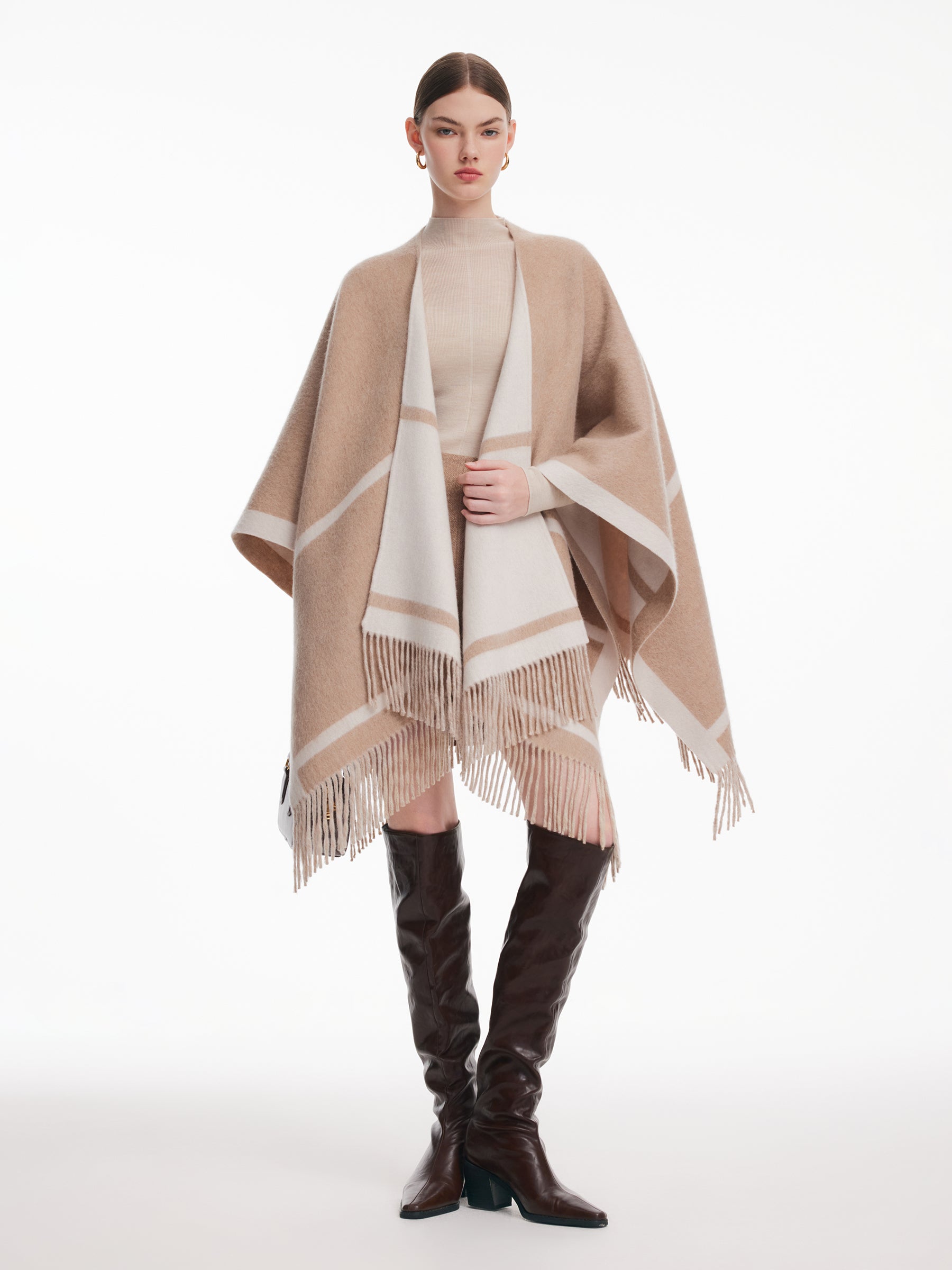 [Preview] Cashmere Wool Contrast Border Fringed Poncho GOELIA